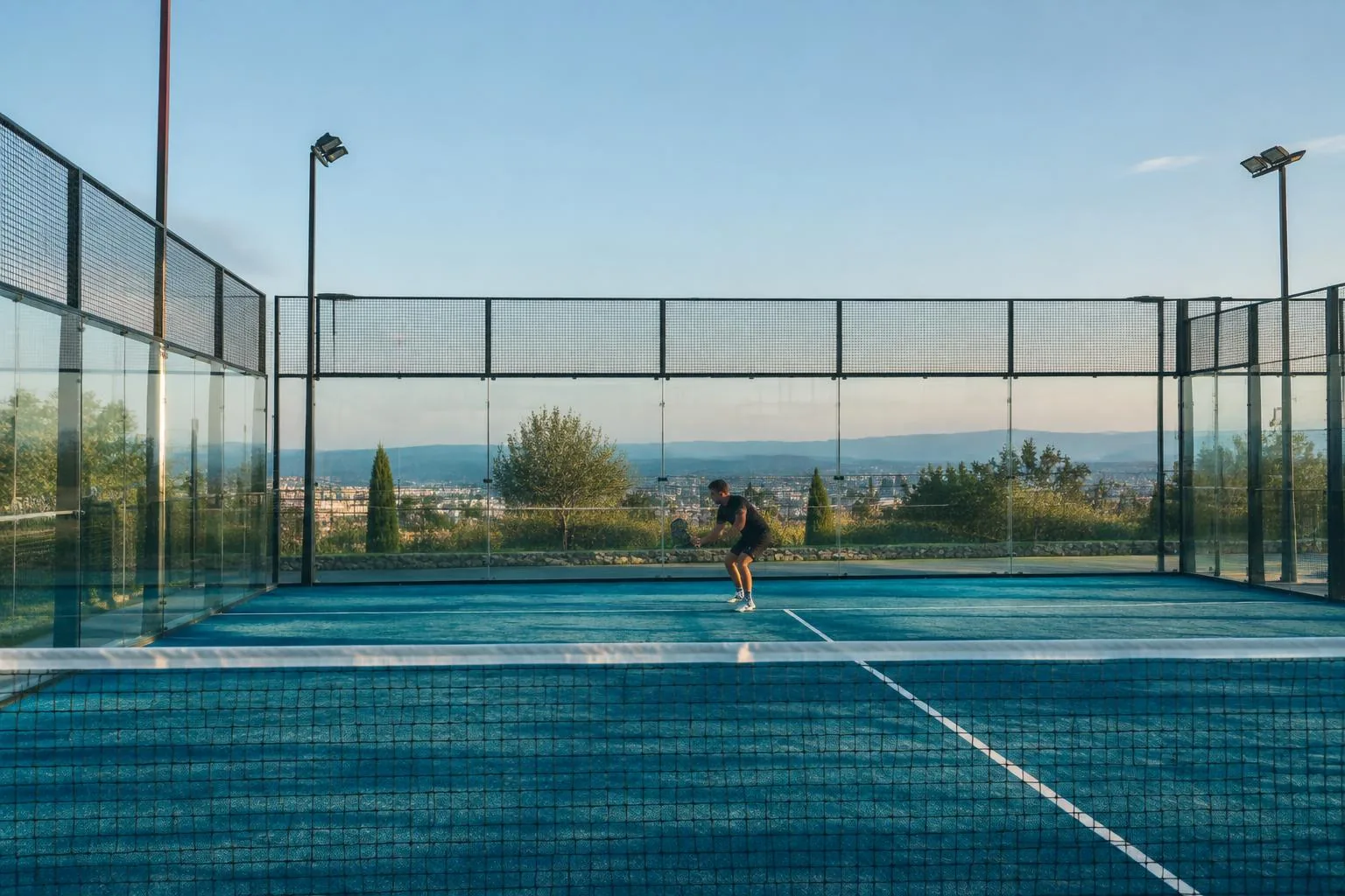 Cancha de pádel con pasto sintético (imagen ilustrativa)